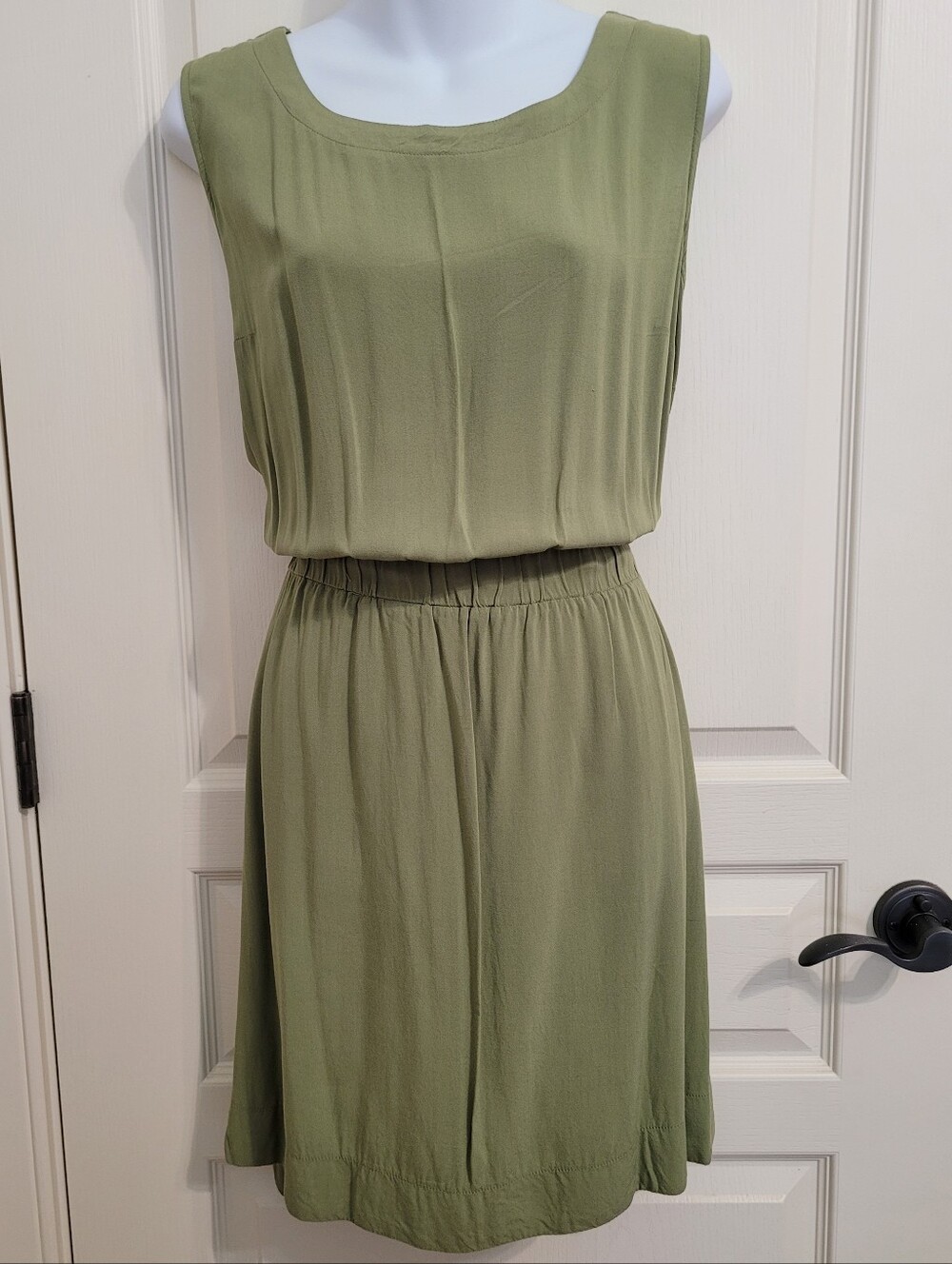 Faded Glory Sleeveless Blouson Style Tank- Sz L, Olive Twist, EUC